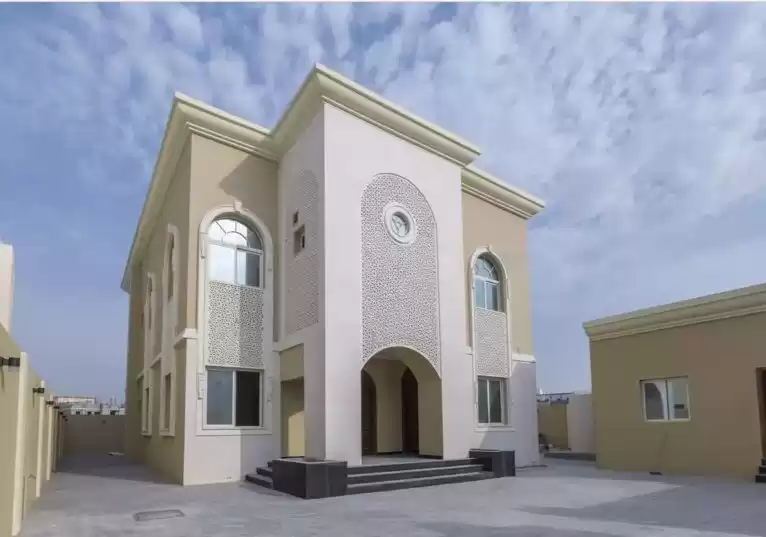 yerleşim Hazır Mülk 7+ Yatak Odası U/F Müstakil Villa  satılık içinde Al Sadd , Doha #11847 - 1  image 